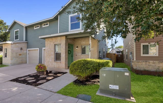 3-bedroom rental at 6723 Utopia Hts in San Antonio, TX — photo 1