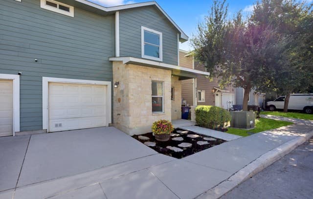 3-bedroom rental at 6723 Utopia Hts in San Antonio, TX — photo 2
