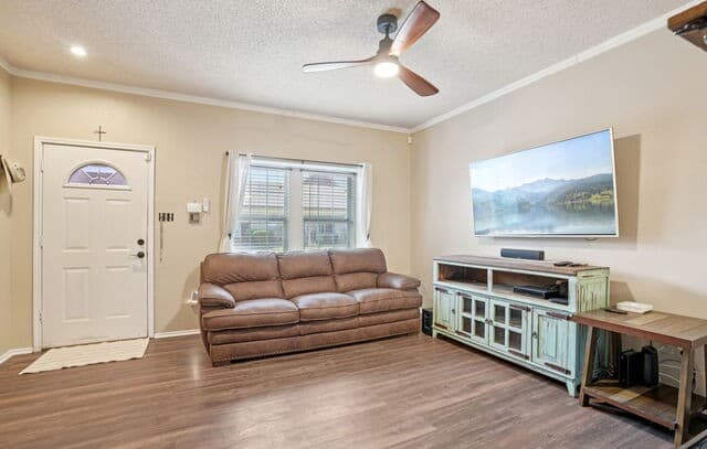 2-bedroom rental at 7880 Micron Unit 4104 in San Antonio, TX — photo 5