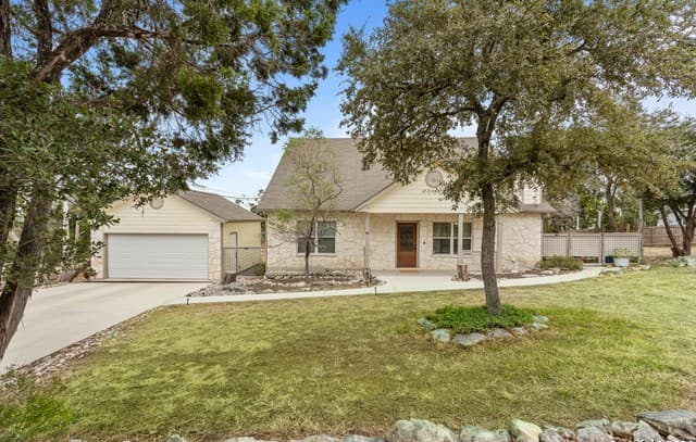 3-bedroom home for sale at 1620 Point Vw in Spring Branch TX