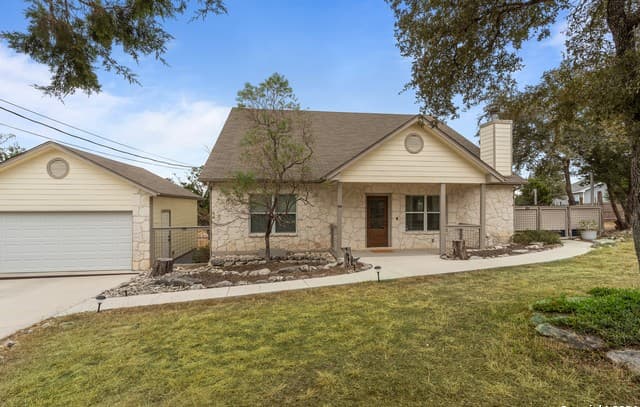 Home for sale at 1620 Point Vw in Spring Branch, TX — photo 2