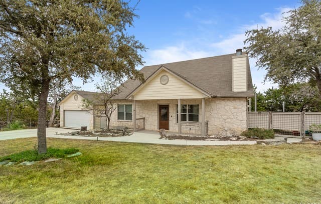 Home for sale at 1620 Point Vw in Spring Branch, TX — photo 4