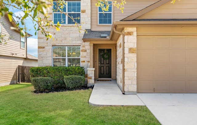 5-bedroom rental at 12382 Erstein Valley in Schertz, TX — photo 2