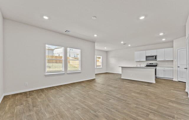 4-bedroom rental at 10749 Dazzle in San Antonio, TX — photo 5