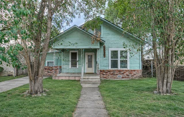 3-bedroom rental at 116 Carroll St in San Antonio, TX — photo 1