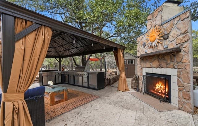 3-bedroom rental at 423 Las Hadas in Spring Branch, TX — photo 5