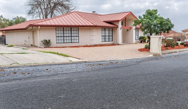 3-bedroom rental at 7306 Hidden Hills N in San Antonio, TX — photo 3