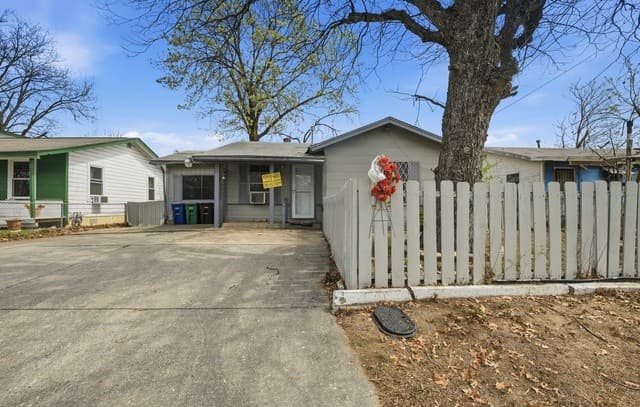 2-bedroom rental at 2002 Amerada in San Antonio, TX — photo 1