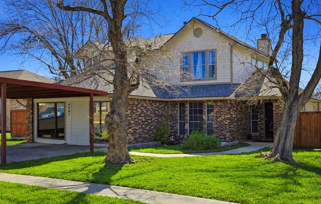 5-bedroom rental at 4307 Lakebend West in San Antonio, TX — photo 3