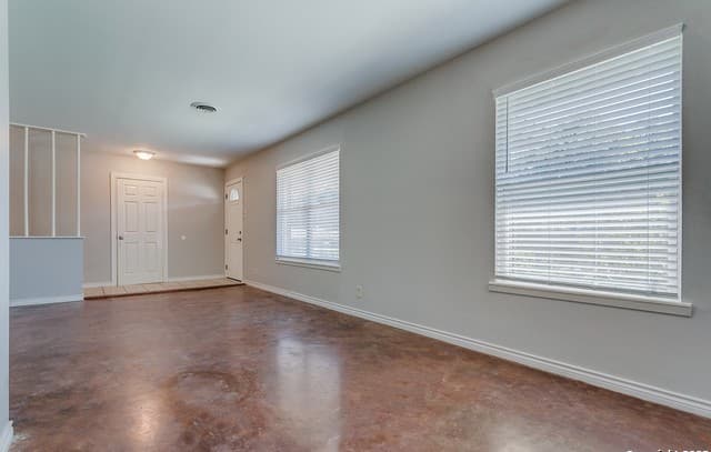 3-bedroom rental at 3107 Leyte St in San Antonio, TX — photo 3