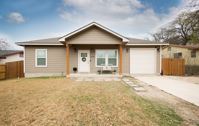 3-bedroom rental at 2215 Lake Louise in San Antonio, TX — photo 1