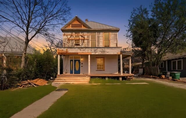6-bedroom rental at 611 Mason St in San Antonio, TX — photo 1