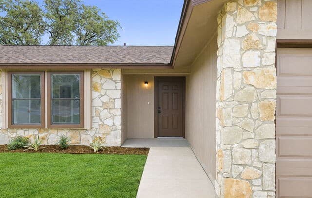 3-bedroom rental at 5446 Vista Trl in San Antonio, TX — photo 3