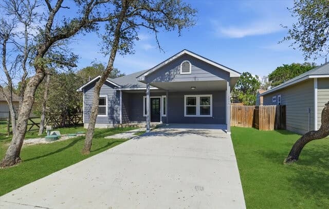 3-bedroom rental at 1035 Cedar Grove Trail in Spring Branch, TX — photo 2