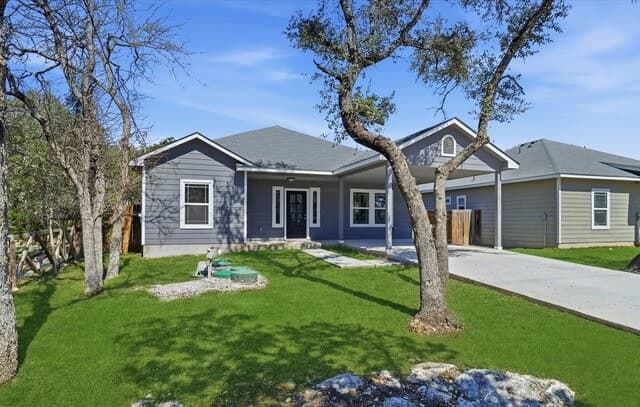 3-bedroom rental at 1035 Cedar Grove Trail in Spring Branch, TX — photo 3