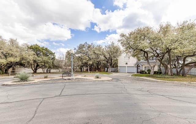 3-bedroom rental at 18815 Agincourt in San Antonio, TX — photo 3