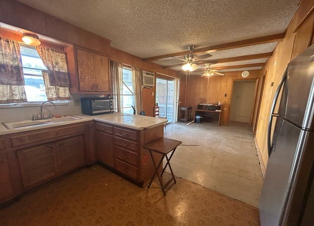 2-bedroom rental at 4903 Bernadine in San Antonio, TX — photo 4