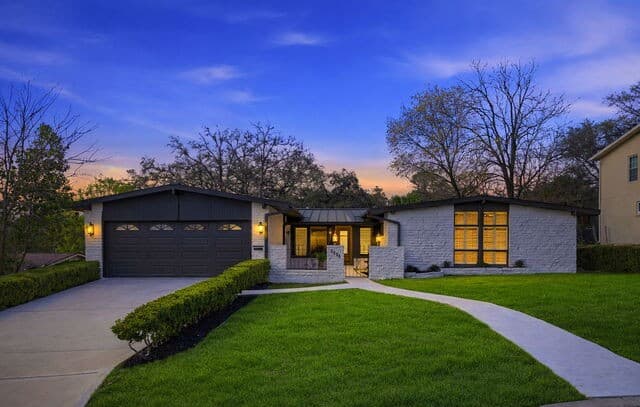 4-bedroom rental at 1311 Wiltshire in Terrell Hills, TX — photo 3