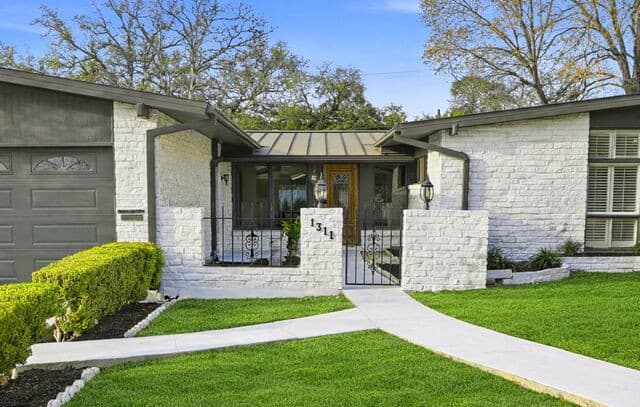 4-bedroom rental at 1311 Wiltshire in Terrell Hills, TX — photo 4