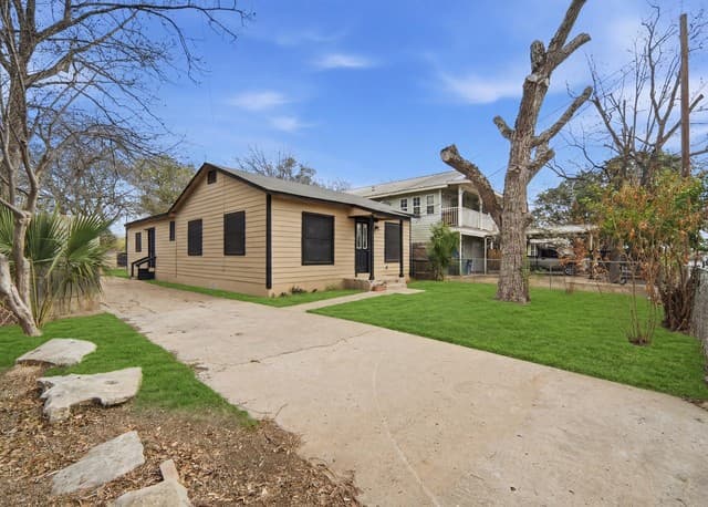 3-bedroom rental at 5431 Dabney in San Antonio, TX — photo 2
