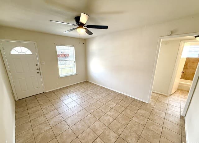 2-bedroom rental at 520 Prado St Unit 1 in San Antonio, TX — photo 3