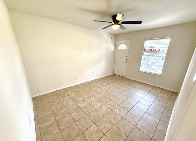 2-bedroom rental at 520 Prado St Unit 1 in San Antonio, TX — photo 4