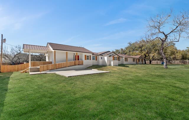 Home for sale at 113 Crestline in Pleasanton, TX — photo 5