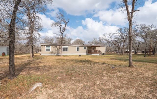 4-bedroom rental at 213 Oak View in La Vernia, TX — photo 3