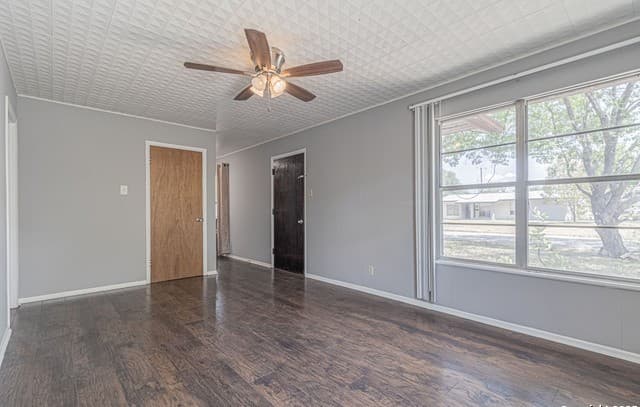 3-bedroom rental at 638 Prestwick Blvd Unit 1 in San Antonio, TX — photo 5
