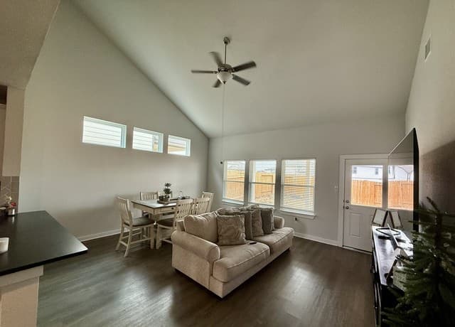 4-bedroom rental at 8948 Hazel Birch in Elmendorf, TX — photo 4