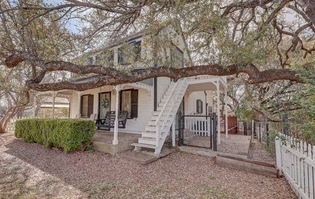 Home for sale at 507 W Travis in Fredericksburg, TX — photo 4