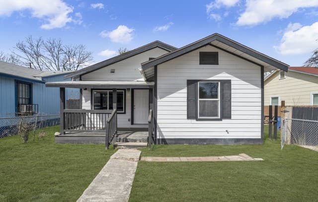4-bedroom rental at 1325 W Mariposa in San Antonio, TX — photo 1