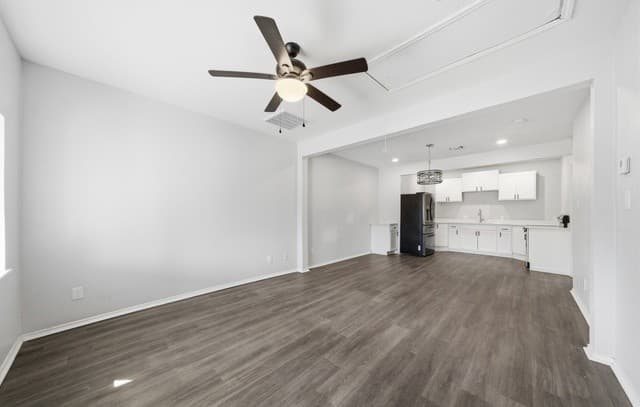 4-bedroom rental at 1325 W Mariposa in San Antonio, TX — photo 4