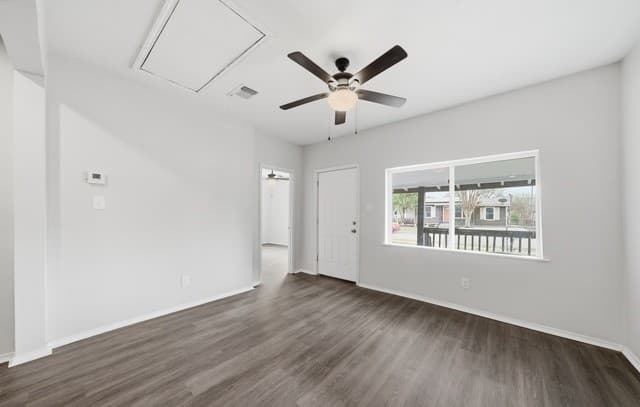 4-bedroom rental at 1325 W Mariposa in San Antonio, TX — photo 5