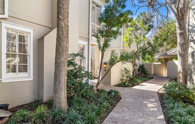 3-bedroom rental at 122 Chester Unit APT 2 in San Antonio, TX — photo 3
