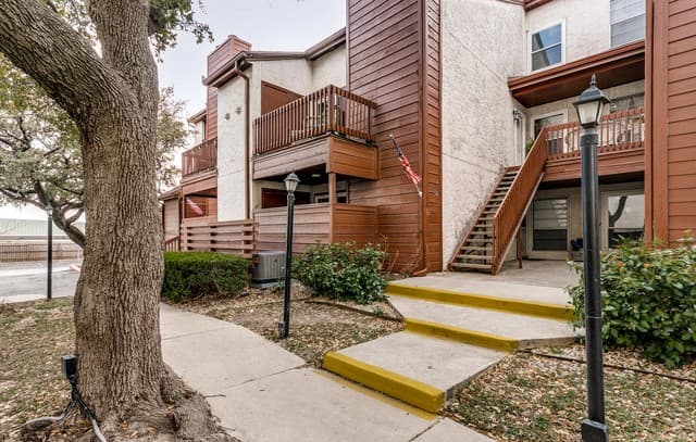 2-bedroom rental at 10527 Perrin Beitel Unit C205 in San Antonio, TX — photo 2