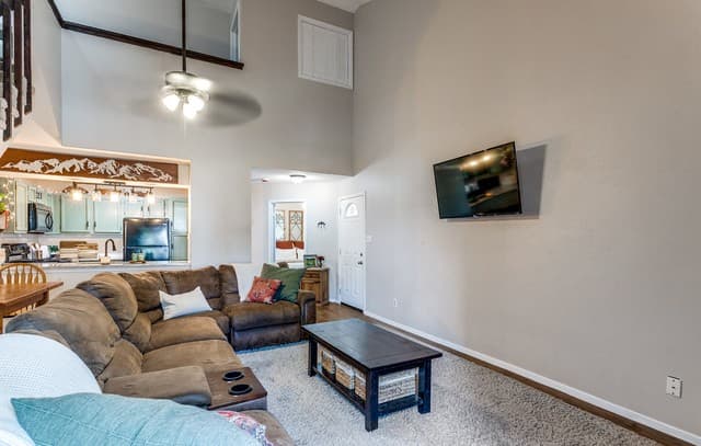 2-bedroom rental at 10527 Perrin Beitel Unit C205 in San Antonio, TX — photo 4