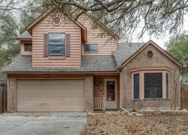 3-bedroom rental at 6923 Raintree in San Antonio, TX — photo 3