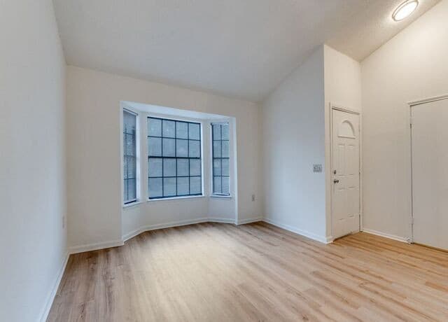 3-bedroom rental at 6923 Raintree in San Antonio, TX — photo 5