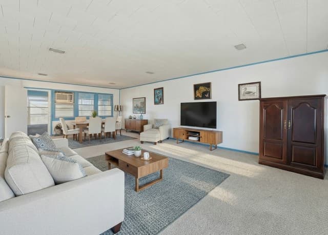 4-bedroom rental at 500 N Texas in Nixon, TX — photo 3
