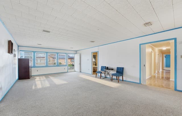 4-bedroom rental at 500 N Texas in Nixon, TX — photo 5