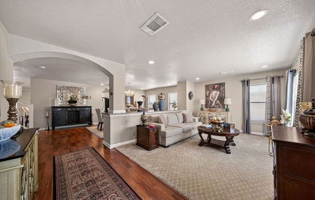3-bedroom rental at 18622 Wooded Creek in San Antonio, TX — photo 1