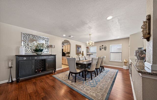 3-bedroom rental at 18622 Wooded Creek in San Antonio, TX — photo 3