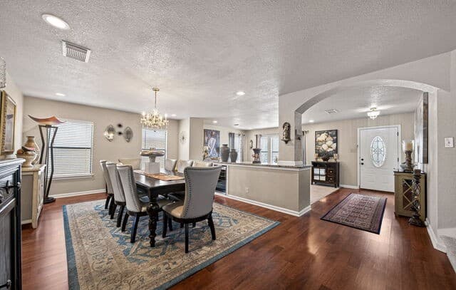 3-bedroom rental at 18622 Wooded Creek in San Antonio, TX — photo 4