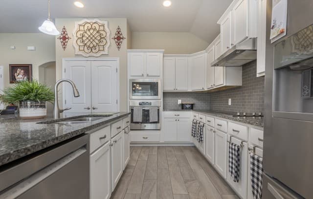 Home for sale at 133 Grand View in Floresville, TX — photo 3