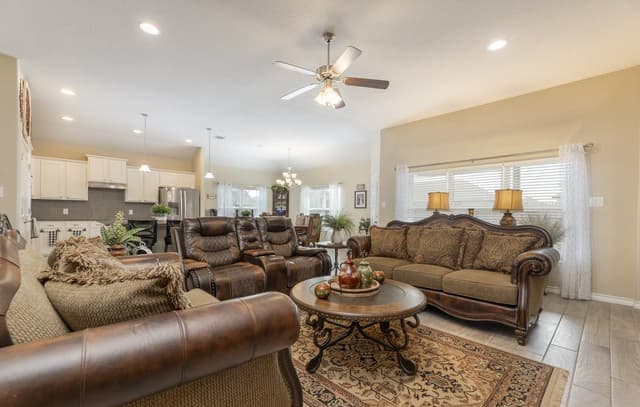 Home for sale at 133 Grand View in Floresville, TX — photo 5