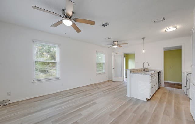2-bedroom rental at 3118 Tanglewood in Spring Branch, TX — photo 4