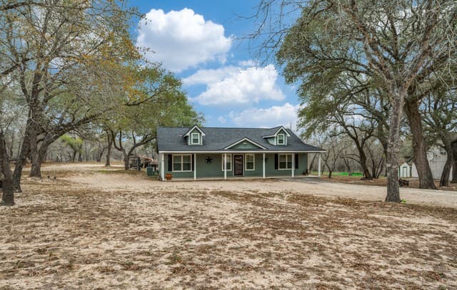 3-bedroom rental at 22420 Red Sand in San Antonio, TX — photo 4