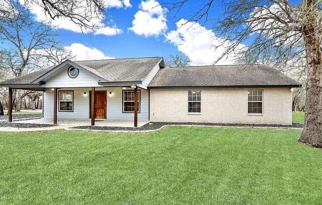 Home for sale at 1026 Wild Flower in Floresville, TX — photo 2