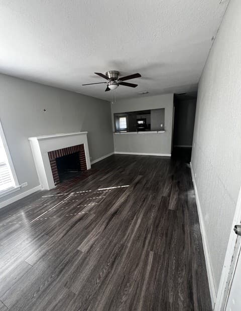 3-bedroom rental at 351 Overhill Unit #MH in San Antonio, TX — photo 2